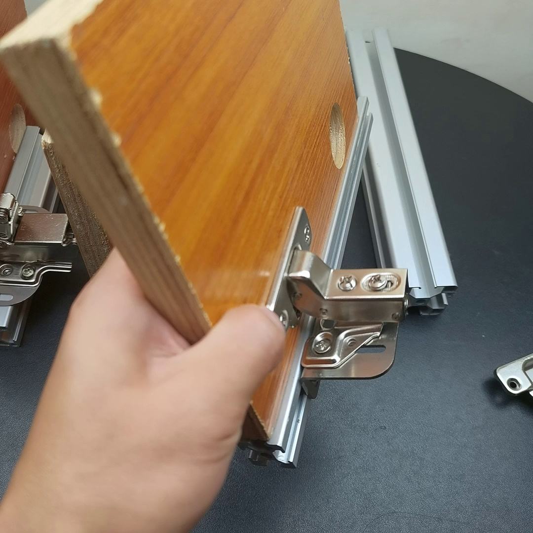 铝型材专用铰链 现代家居五金中的关键角色解析